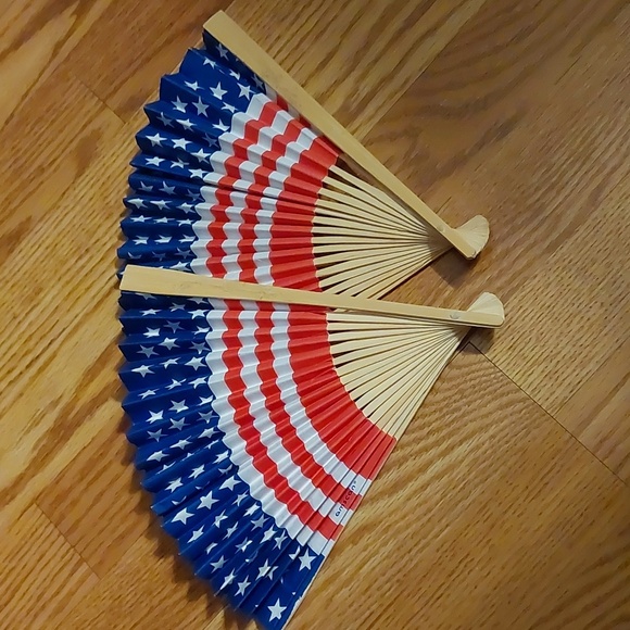 Set of 2 folding fans - Picture 1 of 5